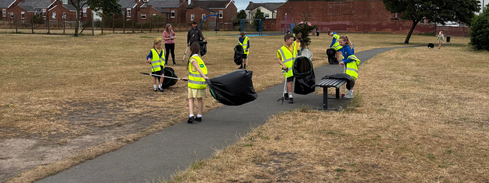 Eco Stars Help Tidy Bedford Park Ahead of Sports&nbsp;Day